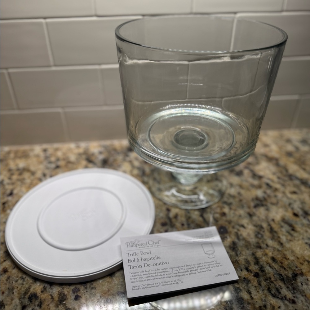 Pampered Chef Trifle Bowl - New without Outer box, Never Used - Picture 3 of 6